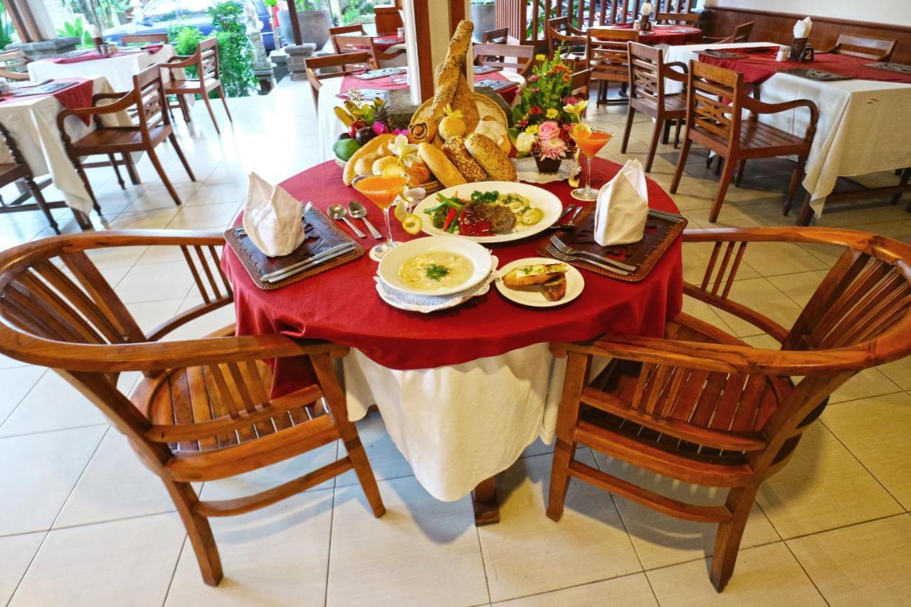 Hotel Sinar Bali Legian Esterno foto